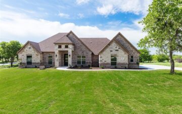 photo showing a home for sale with a nicely maintained front lawn